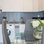 Sunshine Holidays Apartment *
