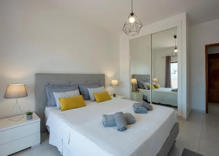 Sunshine Holidays Apartment *