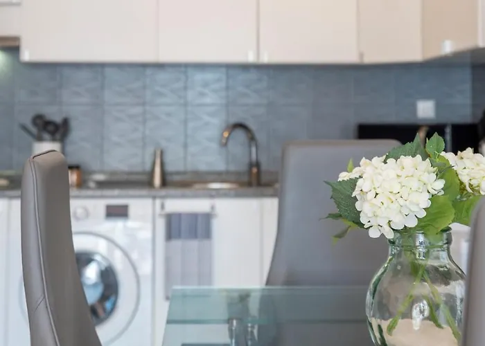 Sunshine Holidays Apartment *